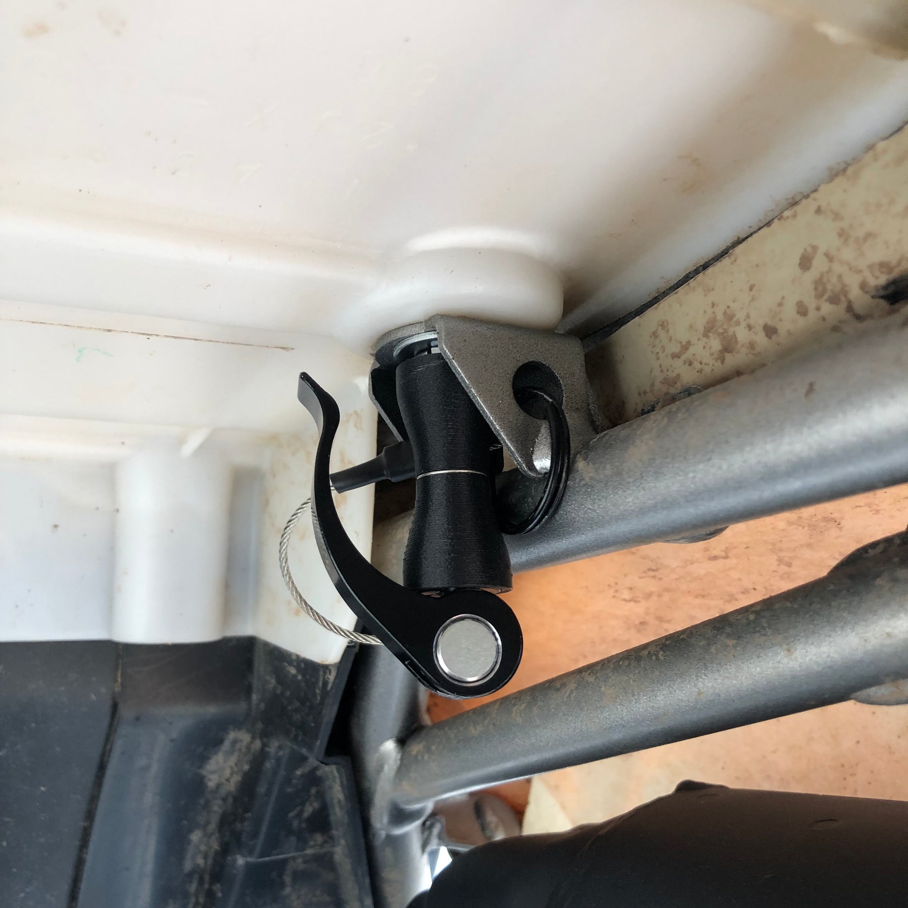 Yamaha TW200 Quick Release Seat Bolts