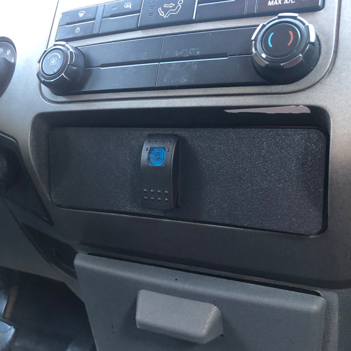 08-16 F250/F350 Rocker Switch and USB/Voltmeter Panel