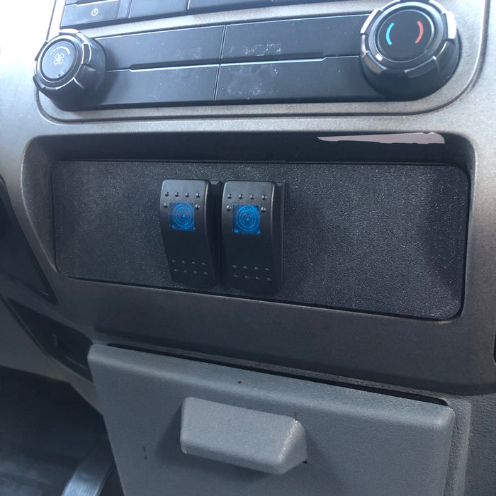 08-16 F250/F350 Rocker Switch and USB/Voltmeter Panel