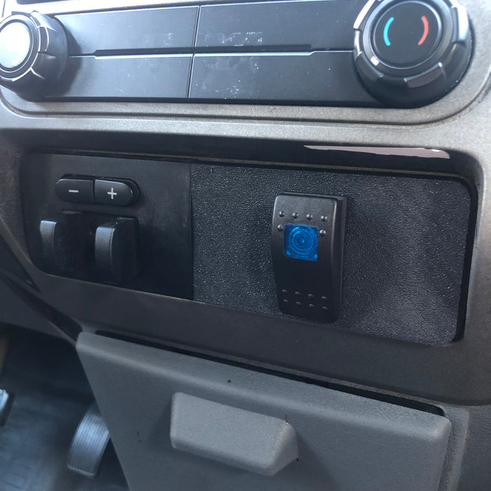 08-16 F250/F350 Rocker Switch and USB/Voltmeter Panel