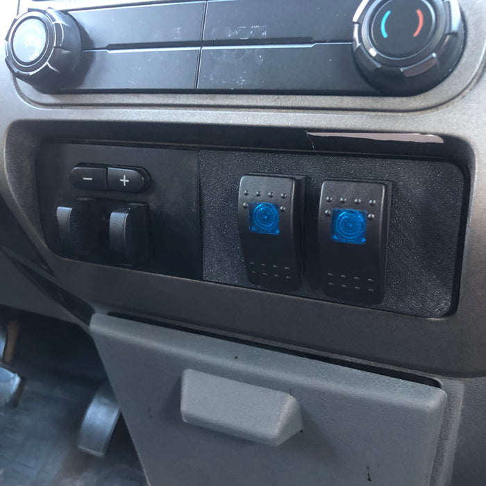 08-16 F250/F350 Rocker Switch and USB/Voltmeter Panel
