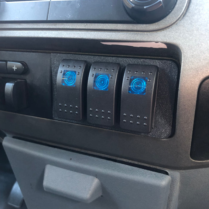 08-16 F250/F350 Rocker Switch and USB/Voltmeter Panel