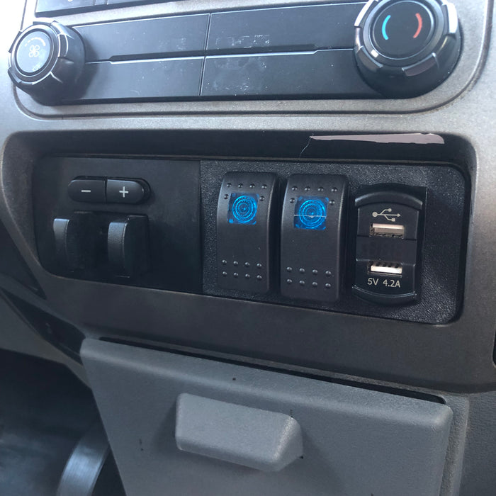 08-16 F250/F350 Rocker Switch and USB/Voltmeter Panel