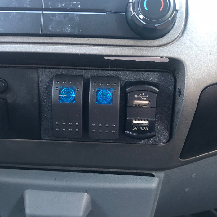 08-16 F250/F350 Rocker Switch and USB/Voltmeter Panel